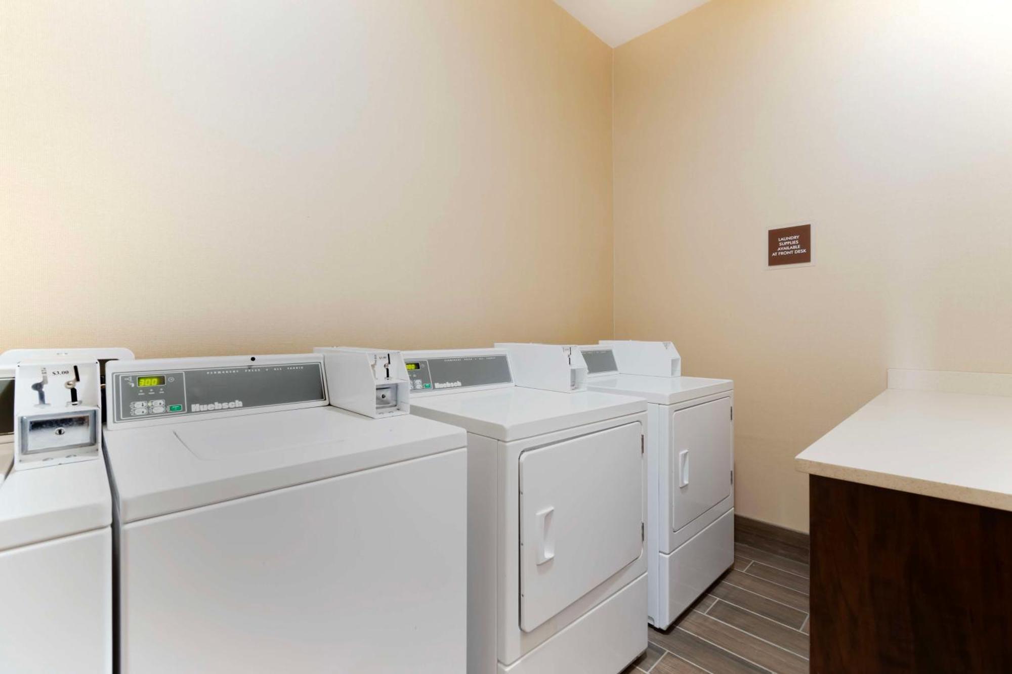 Best Western Plus Moosomin Hotel Ngoại thất bức ảnh